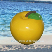 Prix d'usine personnalisable bouée d'eau gonflable en forme de pomme en PVC de 0.9mm installation d'amusement aquatique durable pour les promotions