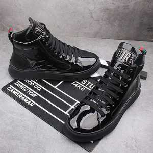 Летняя Мужская обувь новая высокая обувь модные мужские повседневные кроссовки из лакированной кожи - Product Image 1