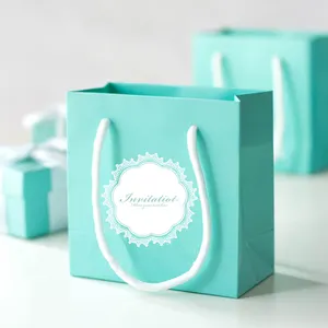 Personalizzato stampato il tuo Logo bianco marrone Kraft confezione regalo in cartone Shopping artigianale sacchetto di carta con manici