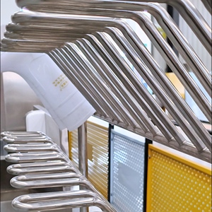 Stendino Elettrico Multifunzione per Scarpe - Asciugatura, Riscaldamento, Deodorizzazione, Certificato CE, Nuova Costruzione in Plastica - Product Image 4