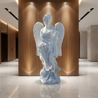 Statue d'ange grandeur nature sculptée à la main en marbre blanc, tenant un panier tressé, sculpture d'ange ailé en pierre naturelle pour manoir
