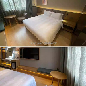 Muebles de dormitorio de hotel de 3 estrellas: camas de madera con cabecero, mesitas de noche, mueble para TV, tocador de baño y armario abierto en venta - Product Image 6