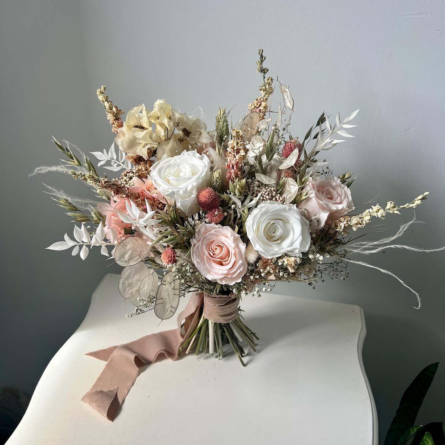 Bouquet da sposa bianco rosa