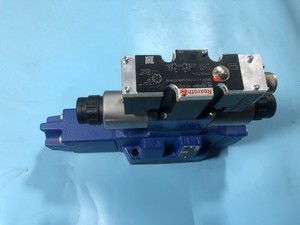 R901268442 4WRZE16W9-150-7X/6EG24N9ETK31/F1D3M ตัวควบคุมทิศทางแบบสัดส่วน - Product Image 3