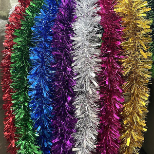 Hiasan Natal Tradisional dari Pita Foil Klasik Merah Emas untuk Pohon Natal Grosir - Product Image 6