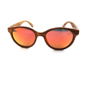 <span class=keywords><strong>Occhiali</strong></span> <span class=keywords><strong>da</strong></span> <span class=keywords><strong>Sole</strong></span> in Legno per Donna, Ultima Moda di Design, con Lenti Polarizzate a Specchio, Leggeri e Confortevoli - Product Image 2