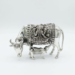 Estatua Religiosa Intrincada de Kamdhenu, Ídolo de Vaca y Ternero, Decoración Tradicional para Templos Hindúes, Tallados en Plata Pura con Relieves de Divinitades, Decoración para el Hogar - Product Image 3