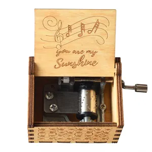маленькая музыкальная шкатулка с принтом «you are my sunshine Suppliers-Прямая продажа с фабрики, Маленькая деревянная музыкальная шкатулка с рукояткой для парных подарков