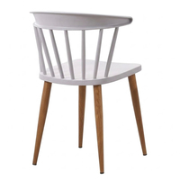 Échantillon Gratuit Chaise d'extérieur empilable pas chère pour salle à manger aux Philippines, Chaise de salon VIP moderne en plastique avec trou