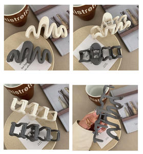 Pinzas de garra de plástico mate ondulado de 11CM para coleta de pelo grueso superventas pinzas de garra de pelo grandes al por mayor para mujer - Product Image 3