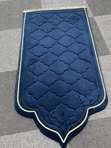 Tapis de prière Sejadah pour musulmans, design marocain, extra épais, confortable, de haute qualité, en velours doux, motif brodé, mousse - Product Image 3