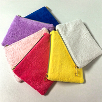 Vente en gros de petite pochette de voyage mignonne trousse de maquillage en peluche couleur bonbon sac avec logo personnalisé sublimation mélangée pour sacs à cosmétiques étuis