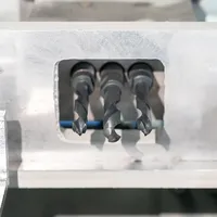 Machine de découpe de profilés en aluminium aux Émirats Arabes Unis Machine de perçage et de fraisage CNC Équipement de porte et de fenêtre de profilés en aluminium