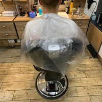 Haute qualité Transparent barbier tablier coupe de cheveux bavoir Pe shampooing Capes jetables Salon de coiffure tablier femmes styliste Salon tabliers