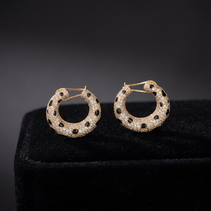 ต่างหูเพชร CVD สีเหลืองทอง 14KT น้ำหนัก 4.50 กะรัต ความสะอาดระดับ VS-SI เคลือบสีดำ ได้รับการรับรองจาก IGI สำหรับผู้หญิง เหมาะสำหรับงานฉลองครบรอบ - Product Image 1