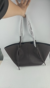 Nouveau sac fourre-tout en cuir motif crocodile style Polène, sac à main femme grande capacité pour le bureau, les trajets quotidiens et les voyages - Product Image 6