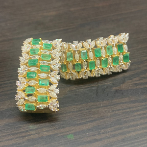 Avarta 14K Gold Emerald Moissanite Boucles d'oreilles Bijoux fins faits à la main pour les femmes Style tendance pour les fêtes - Product Image 3