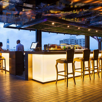 Comptoir de bar portable moderne en surface solide noire sur mesure pour la maison, les bars et les restaurants