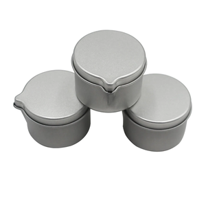 Candela <span class=keywords><strong>di</strong></span> lusso <span class=keywords><strong>latta</strong></span> vuota rotonda contenitore in metallo nero <span class=keywords><strong>olio</strong></span> da massaggio 4OZ 8OZ candela nera opaca barattolo <span class=keywords><strong>di</strong></span> <span class=keywords><strong>latta</strong></span> con beccuccio <span class=keywords><strong>per</strong></span> versare