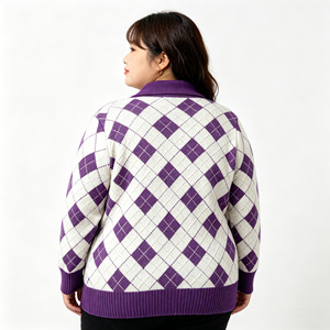Maglione Jacquard da <span class=keywords><strong>Donna</strong></span> a Maniche Lunghe con Colletto Rovesciato e Bottoni Bianchi e <span class=keywords><strong>Viola</strong></span>, Personalizzabile OEM ODM - Product Image 2