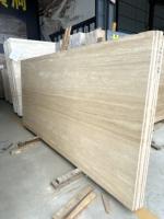 Dalle italienne en travertin ultra-blanc Panneau poli en pierre naturelle pour mur et sol Finition de surface aiguisée Carrelages de sol et de mur en grande dalle