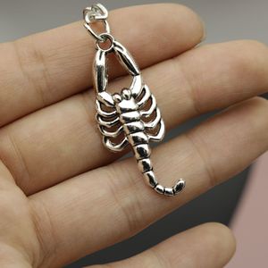 Porte-clés Scorpion <span class=keywords><strong>à</strong></span> nervures en alliage de <span class=keywords><strong>zinc</strong></span> argenté antique avec chaîne <span class=keywords><strong>à</strong></span> anneau fendu pour souvenir de rallye de motards du désert - Product Image 3