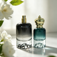 Flacon de parfum en verre personnalisé de luxe, 30/50/100 ml, cylindrique, dégradé de couleurs, fond épaissi effet montagne enneigée, bouchons dorés en forme de couronne