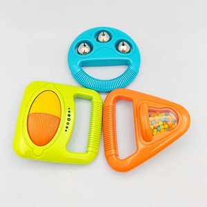 Juego de percusión manual de plástico 3 en 1 al por mayor: Sonajero, palo de lluvia y campana de mano para estimulación auditiva y sensorial de niños pequeños - Product Image 3