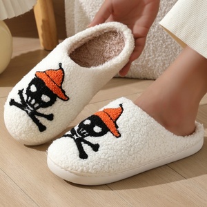 Chaussons d'hiver doux et confortables en peluche de haute qualité pour intérieur et extérieur, avec logo personnalisé, nouveau design fruité, massage des pieds, vente en gros à bas prix - Product Image 1