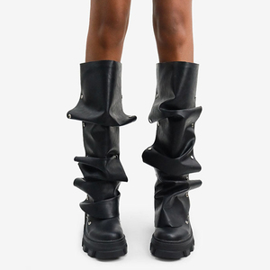 Botas altas de mujer con remaches metálicos, parte superior plisada, tacón bajo y grueso, punta cuadrada, ajuste ancho hasta la rodilla - Product Image 4
