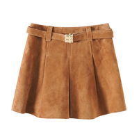 Shorts en cuir suédé de qualité supérieure pour femmes, respirants et chauds, couleur beige, avec ceinture, échantillon et personnalisation disponibles