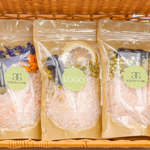 S & soak em/odm ขายส่งดอกไม้สมุนไพรสีชมพูหรูหราลาเวนเดอร์เกลืออาบน้ำขัดผิวแช่ขัดถุงชาบรรจุภัณฑ์ที่มีดอกไม้ - Product Image 2