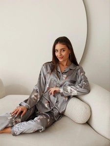 RUS gran oferta diseñador logotipo personalizado mujeres lujo seda satén pijamas estampado Pjs dos piezas Pj Pijamas <span class=keywords><strong>pijama</strong></span> para mujer ropa de dormir - Product Image 5