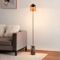 Lampe de sol en marbre moderne décorative pour coin de chambre d'hôtel Kasanto avec abat-jour en verre et lumière LED