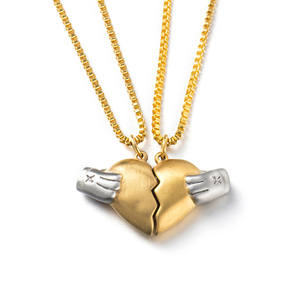 Collar de acero inoxidable chapado en oro de 18K para hombre <span class=keywords><strong>y</strong></span> mujer, collar con colgante de <span class=keywords><strong>medio</strong></span> Corazón <span class=keywords><strong>y</strong></span> <span class=keywords><strong>dos</strong></span> capas de <span class=keywords><strong>medio</strong></span> corazón, para regalo de San Valentín - Product Image 1