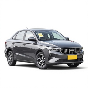 Geely Emgrand Gris, Sedán de 4 Puertas, 1.5L CVT, 5 Plazas, Faros LED, Ruedas R16, Volante a la Izquierda, Auto a Gasolina - Product Image 1