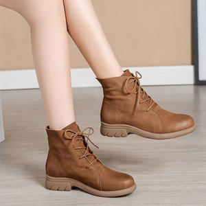 Bottines d'hiver en cuir de vache marron pour femmes, à lacets, à semelle plate, en fourrure synthétique, taille plus, chaudes, confortables, à semelle souple - Product Image 5