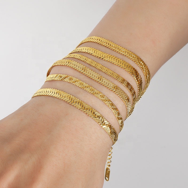 2023 nouveau modèle Design 18K plaqué or en acier inoxydable Non ternir étanche bijoux femmes chevrons serpent chaîne Bracelet