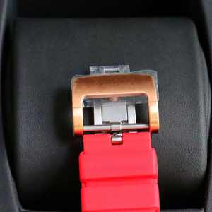 Nuevo Reloj Mecánico 2025 Rm con Caja de Cerámica Blanca en Forma de Barril, Esfera Esqueletizada, Diseño de Armadura Samurai y Tourbillon, Reloj de Pulsera Deportivo de Lujo - Product Image 5