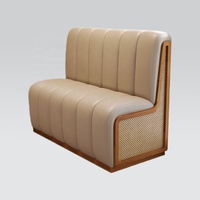 Ensemble de table et banquette de restaurant en bois massif moderne, écologique, durable, commercial, vert