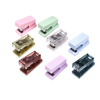CZ CZS-1601 Mini Kunststoff-Handheftgerät Macaron Kleines Niedliches Schreibtisch-Heftgerät mit Rutschfester Unterlage 40 Stück Heftklammern Kapazität Nr. 10 Heftklammern
