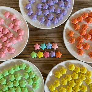 Schmuck zubehör Creme Fünfzackige Stern farbe Halb loch Haar Telefon kette Galvani sierte Acryl perlen - Product Image 3