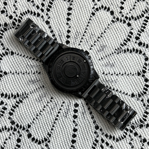 Montre à quartz pour homme en gros, design de roulette de casino, cadran en alliage, étanche, style décontracté et professionnel - Product Image 2