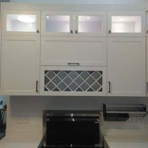 Gabinete de Cocina Interior con Puertas Estilo Shaker en Gris y Blanco Europeo - Product Image 2