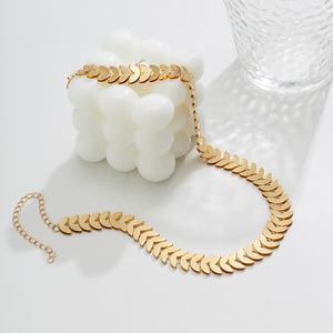 Gargantilla corta de cadenas de escala simple para mujer, <span class=keywords><strong>Collar</strong></span> elegante de moda para mujer, accesorios para el cuello, joyería de moda 2024 para mujer - Product Image 4