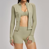 Ensemble de yoga 3 pièces : Veste courte zippée à col montant, soutien-gorge de sport à col en V, short push-up – Tenue de sport pour la course en extérieur