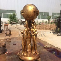 Sculpture populaire en fibre de verre « Le monde est à vous »