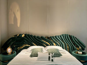 Lit de mariage en laiton design italien de taille King Size Mobilier de maison de luxe Ensemble de lits pour chambre à coucher Lit double en tissu nubuck - Product Image 3