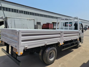 Camion de fret ISUZU NKR Euro 3 4T d'occasion - Nouveau véhicule de transport logistique avec carrosserie neuve - Product Image 3