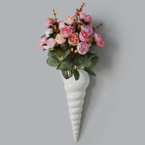 Moderne In Ceramica Bianca <span class=keywords><strong>Conchiglia</strong></span> di Mare <span class=keywords><strong>Conchiglia</strong></span> <span class=keywords><strong>Vaso</strong></span> di Fiori Appeso A Parete Della Decorazione Della Casa Soggiorno Sfondo Parete Decorata <span class=keywords><strong>Vaso</strong></span> - Product Image 3